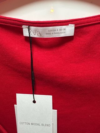 Camiseta Zara Roja Escote Pico Manga Corta