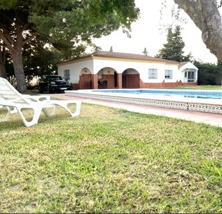 ALQUILER VACACIONAL VILLA EN CHICLANA