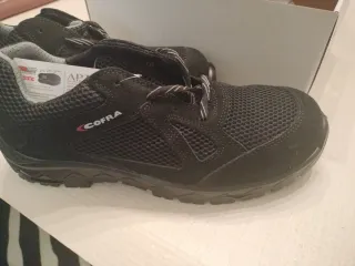 Zapatos de seguridad COFRA Balancer Black S1P FO S