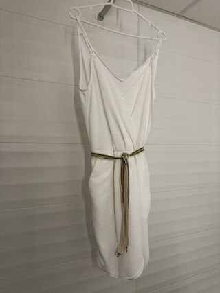 Vestido blanco Mango con cinturón brillante