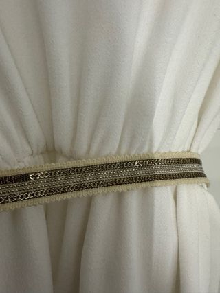 Vestido blanco Mango con cinturón brillante