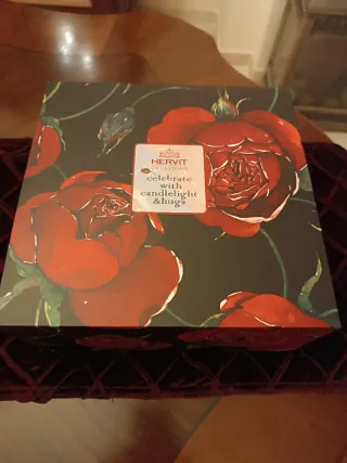 Set candela profumata + plaid pom pom in offerta