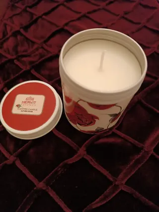 Set candela profumata + plaid pom pom in offerta