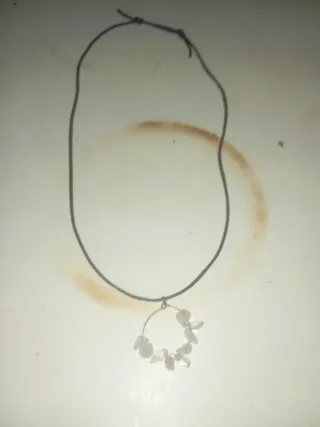 Collar con colgante de piedras