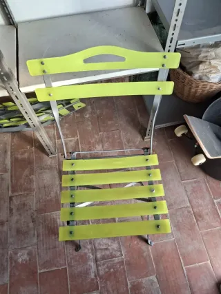 4 Sillas plegables verdes y plateadas