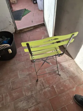 4 Sillas plegables verdes y plateadas