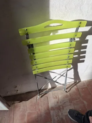 4 Sillas plegables verdes y plateadas