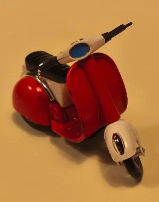 Maqueta Vespa Metálica y Plástico de tres ruedas