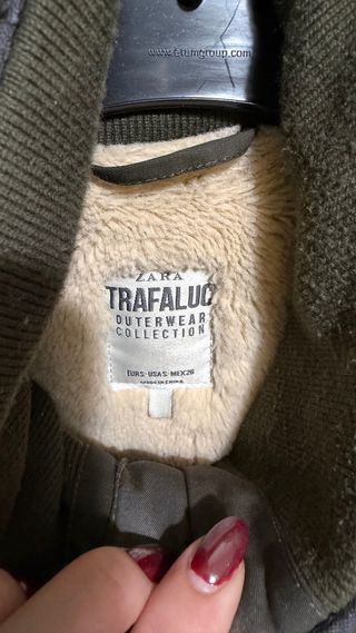Cazadora Zara verde militar forrada