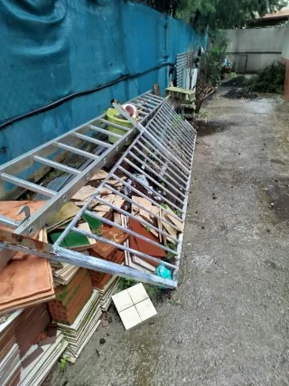 Baranda de escalera metálica 3'60largox0'97alto .