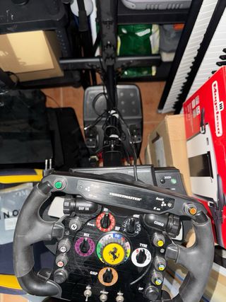 Thrustmaster Ferrari F1 Add-On + soporte y pedales