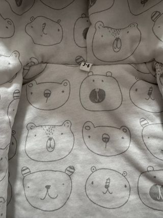 Chaqueta acolchada bebé con capucha