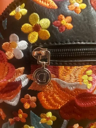 Bolso Desigual negro bordado flores