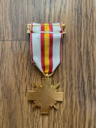 Cruz de Guerra con Corona y Espadas