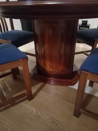Mesa redonda comedor y 5 sillas madera