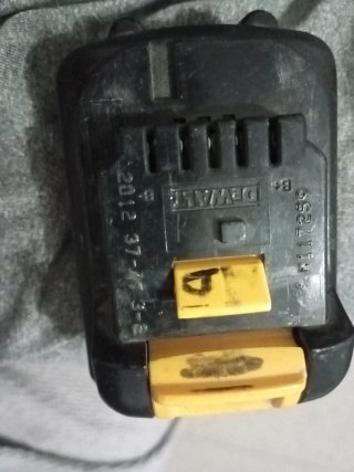 Taladro Atornillador Dewalt 10.8V 2 baterías carga