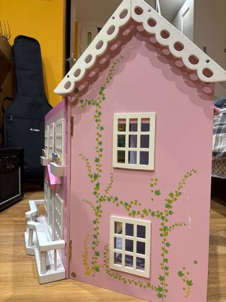 Casa de muñecas rosa