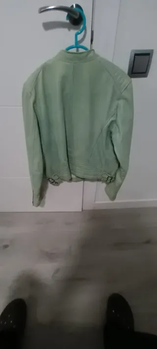 Cazadora de piel verde