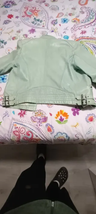 Cazadora de piel verde