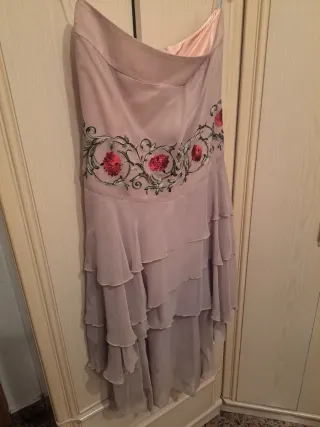 Corsé rosa bordado con cordones