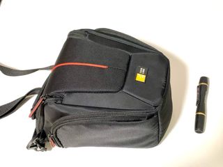 Cámara Nikon D3100 con objetivo