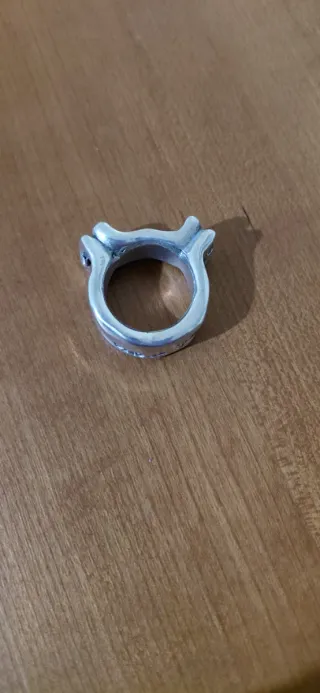 Anillo Uno de 50 de plata.