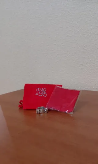 Anillo Uno de 50 de plata.