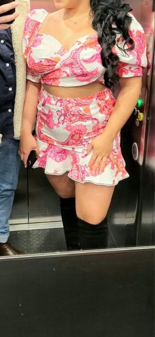 Blusa Crop Naranja Rosa con falda