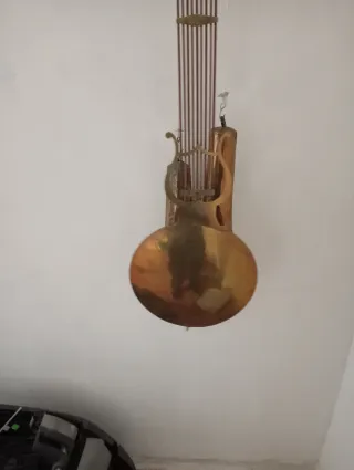 Reloj de pared antiguo dorado