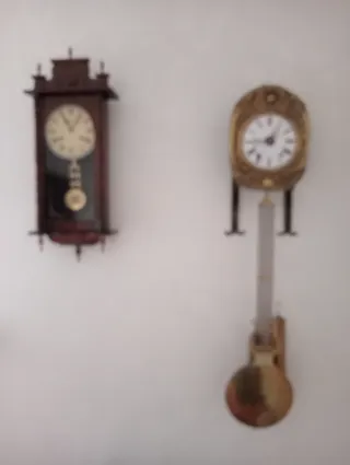 Reloj de pared antiguo dorado