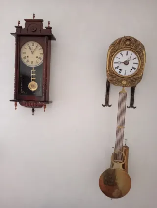 Reloj de pared antiguo dorado