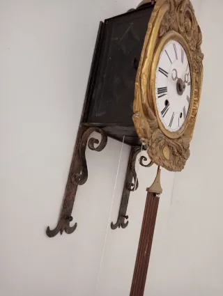 Reloj de pared antiguo dorado