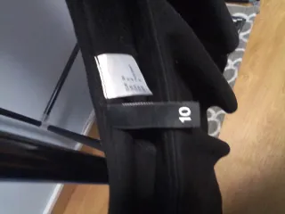 Vestido Negro Asimétrico con Volantes