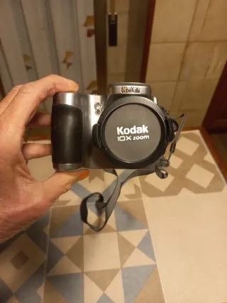 Cámara Kodak 10x Zoom Plata/Negra