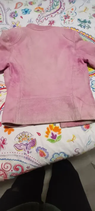 Cazadora de piel rosa