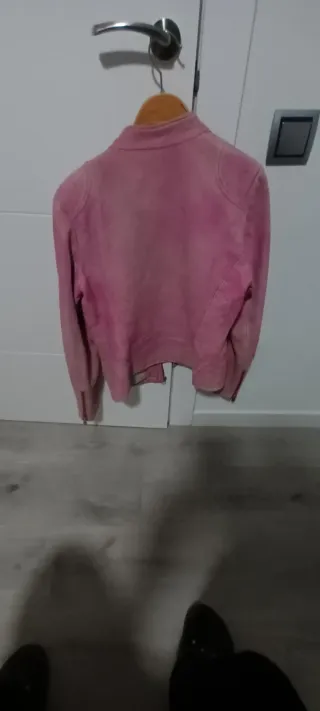 Cazadora de piel rosa