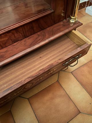 Vitrina cristal y 2 cajones