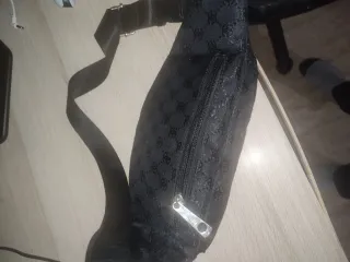 Riñonera negra con logo