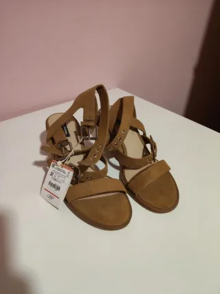 Sandalias tacón marrón talla 37