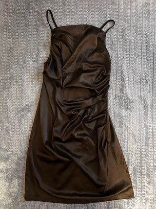 Vestido de fiesta negro con tirantes