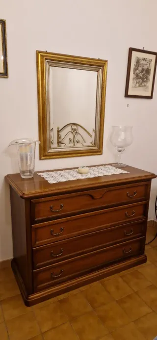 Comò in legno con 4 cassetti + 2 comodini