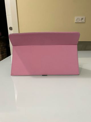 Funda rosa para tablet con teclado
