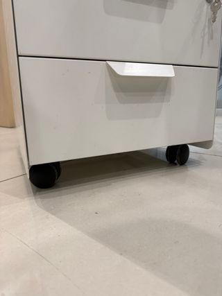 Mesa auxiliar de oficina blanca