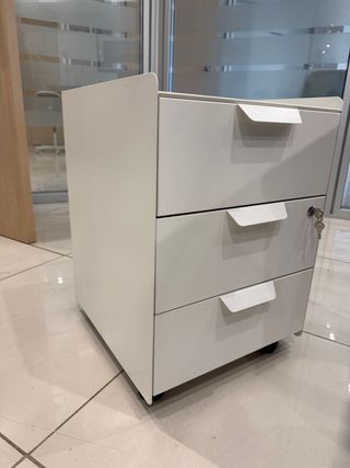 Mesa auxiliar de oficina blanca