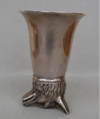 Copa de metal con cabeza de zorro