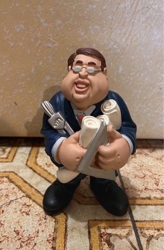 Statuina Ingegnere con Rotoli e Strumenti