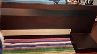 Cabecero madera con luz y mesita