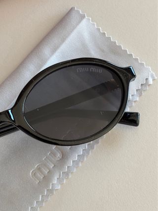 Óculos de Sol Miu Miu Pretos