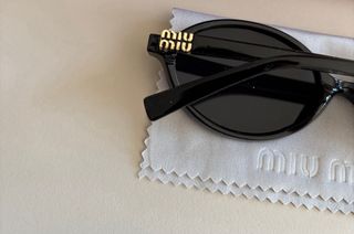 Óculos de Sol Miu Miu Pretos
