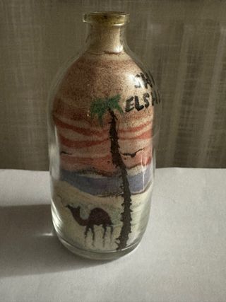 Bottiglia sabbia colorata deserto